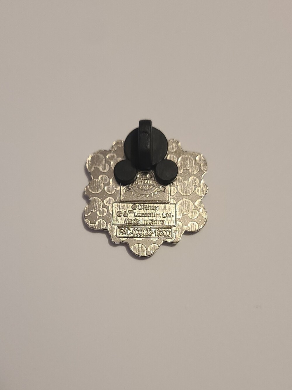 Disney R2D2 Snowflake Star Wars Pin - Picture 2 of 4